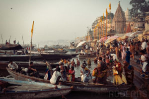 Sapta Puri - Ghats de Varanasi a primera hora del dia