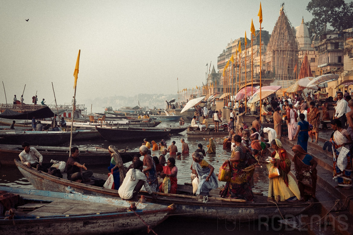 Sapta Puri - Ghats de Varanasi a primera hora del dia